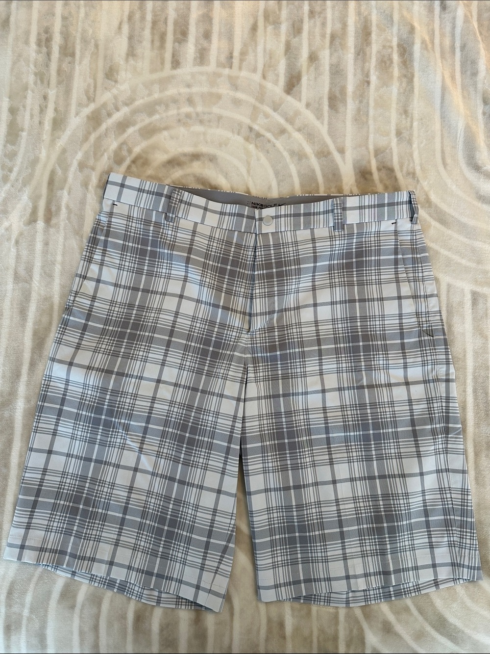Nike Men's Gray Plaid Flat-Front Golf Shorts
